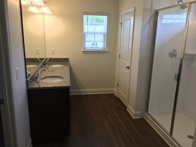 Building Photo - 3173 Creek Village Ln