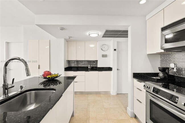 Building Photo - 10275 Collins Ave