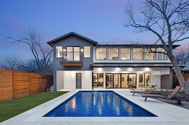 Building Photo - 2610 Nottingham Ln