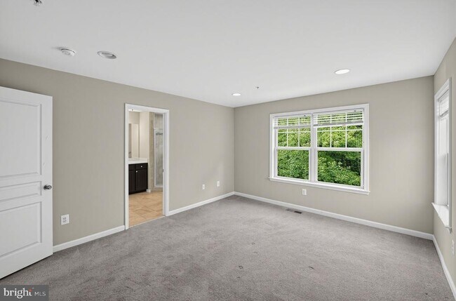 Building Photo - 7524 Holly Ridge Dr