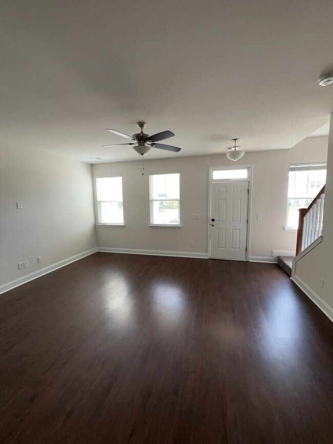 Building Photo - 7787 Montview Rd