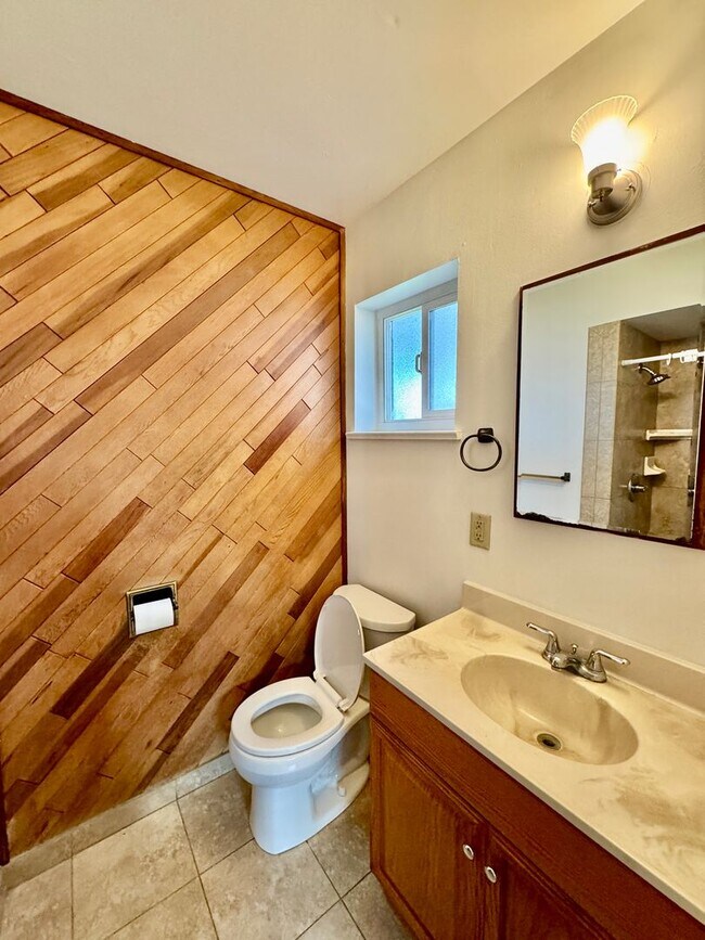 Building Photo - COMING SOON!  3 Bedroom, 2 Bath home with Easy Commute Access