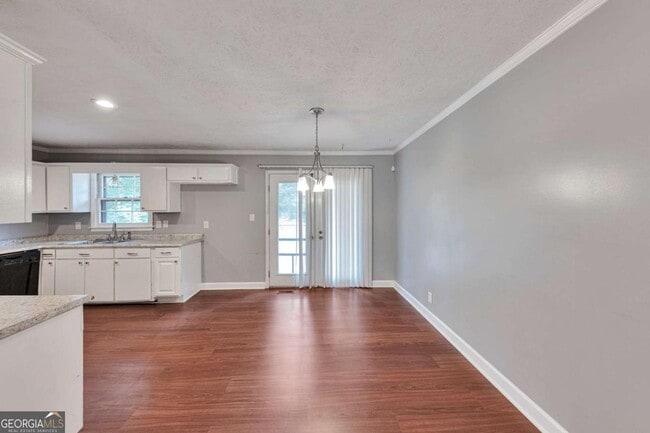 Building Photo - 115 Elizabeth Way