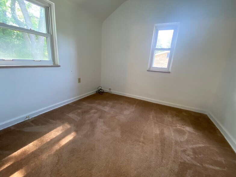 Back Bedroom - 4443 Clairton Blvd