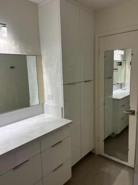 Building Photo - 425 Ena Rd