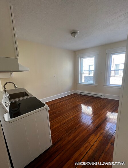 Building Photo - 883 Huntington Ave