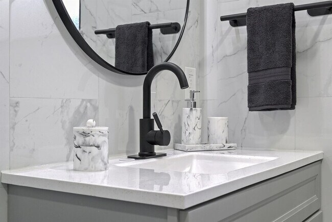 Building Photo - 1422 Dauphin Ln