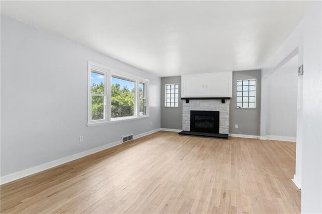 Building Photo - 4030 Circle Dr