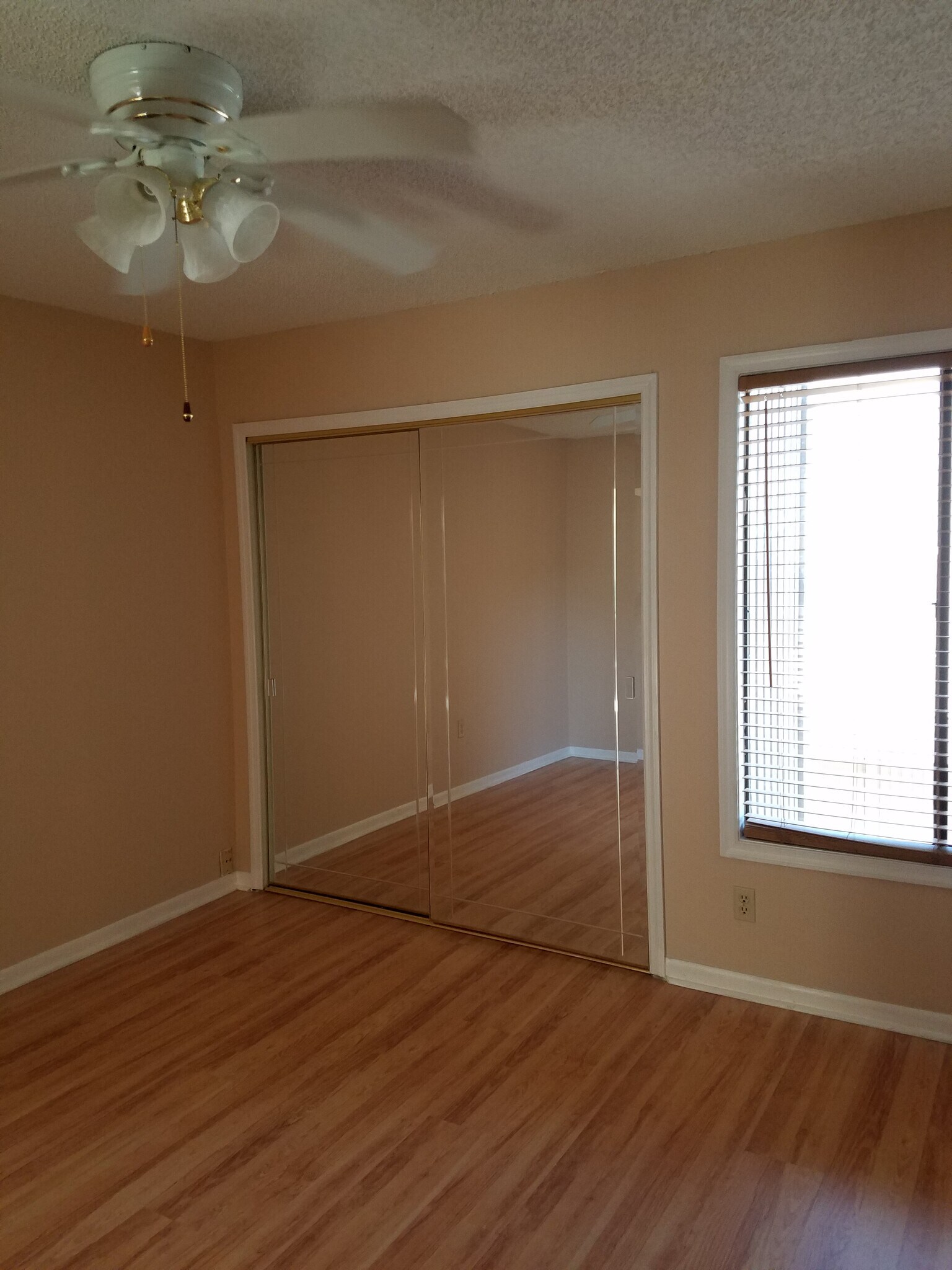 Guest bedroom - 2174 Woodbridge Rd