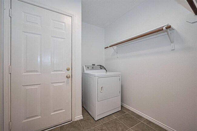 Building Photo - 11042 Sentry Ct