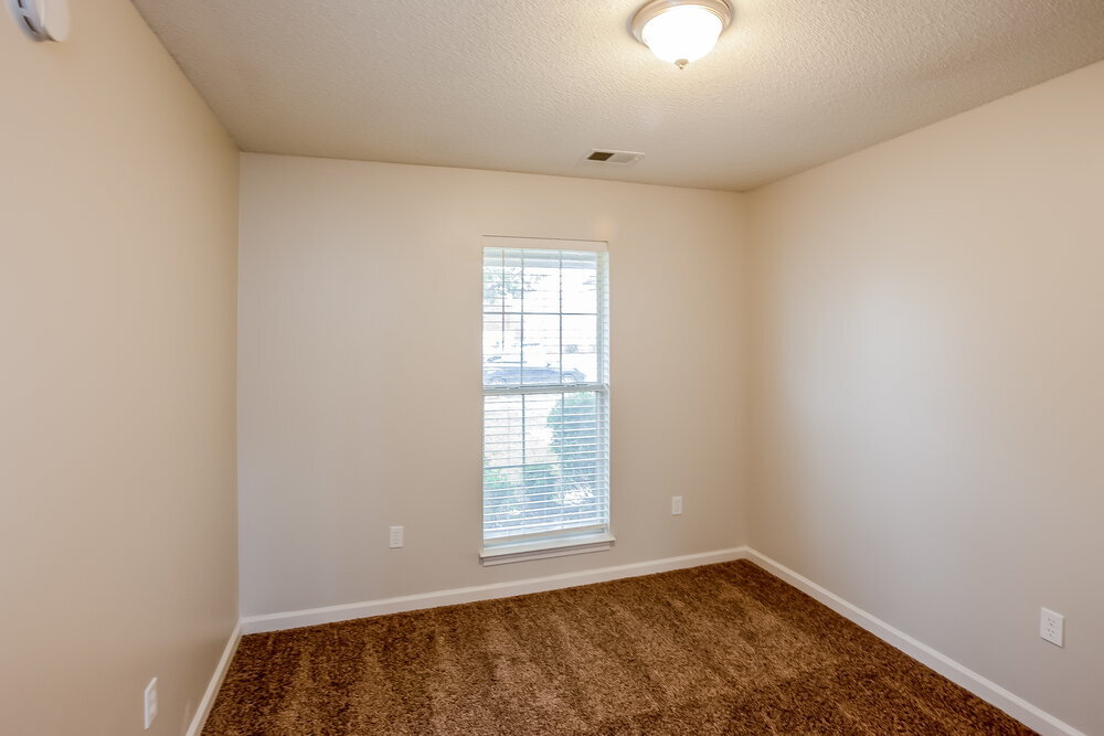 Building Photo - 1800 Sarah Ann Dr W