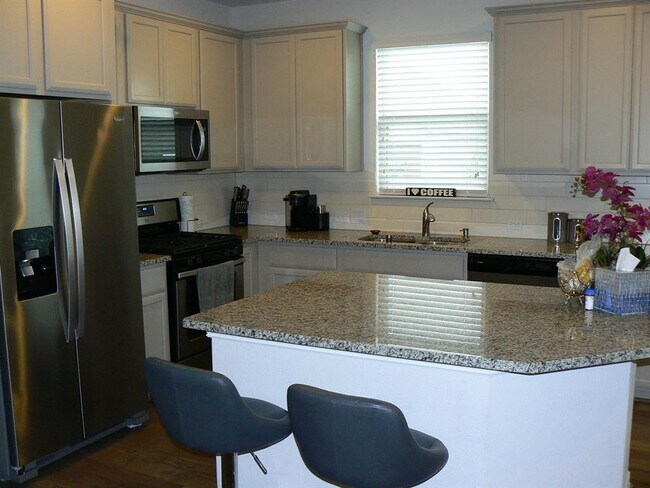 Building Photo - 5900 Bucine Cv