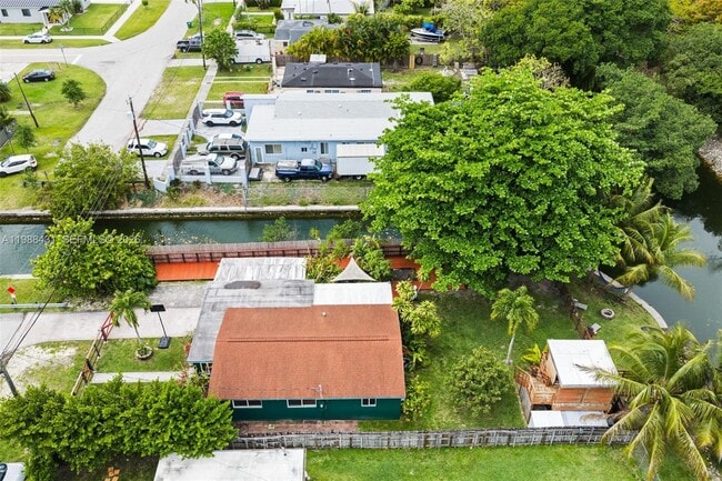 Building Photo - 7245 S Waterway Dr