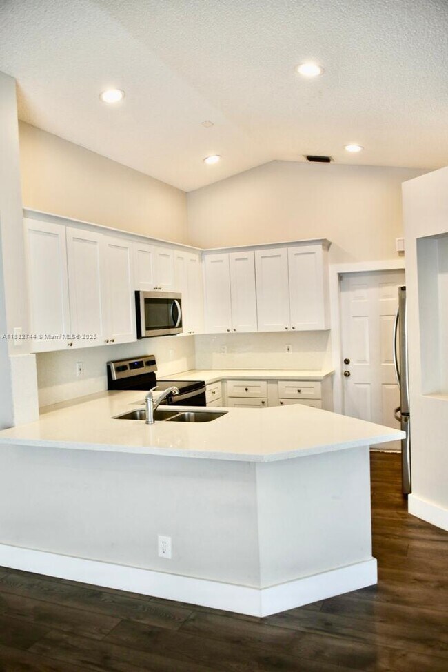 Building Photo - 4280 Ironwood Ct
