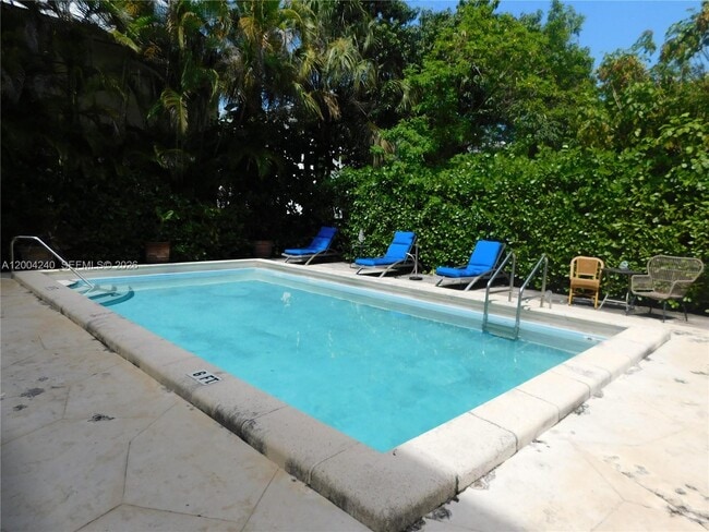 Building Photo - 427 Santander Ave