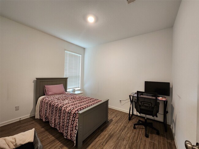 Building Photo - 14007 Hartford Heights Wy