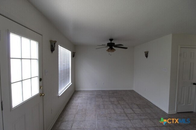 Building Photo - 2412 Skylark Cir