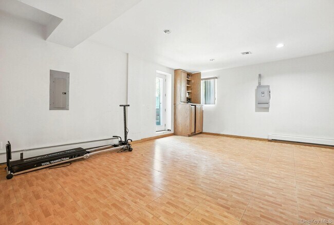 Building Photo - 77-16 Kew Forest Ln