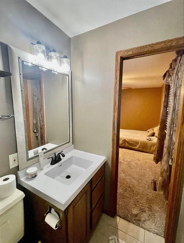 Building Photo - 5910 Thatcher Dr