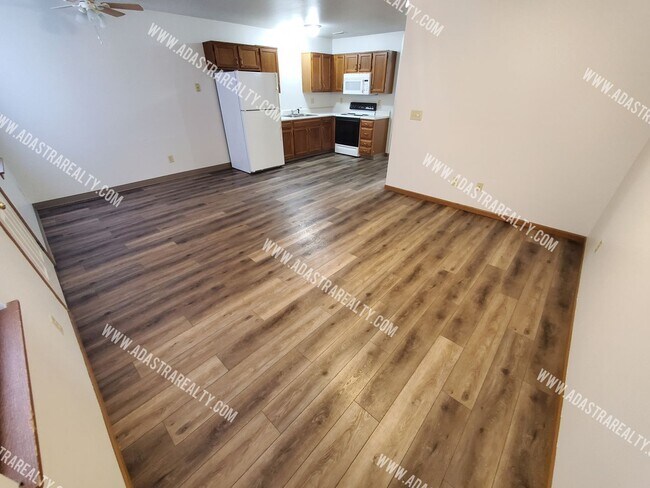 Building Photo - Affordable 2 Bedroom/2 Bath in Raymore-Available in MAY!!