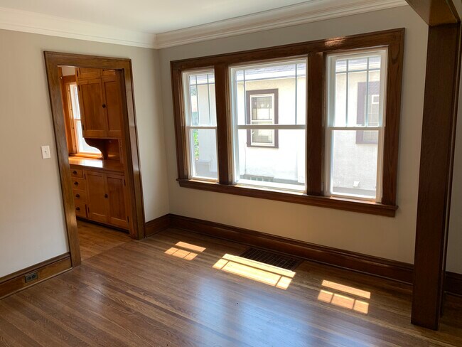 Dining room - 4021 23rd Ave S