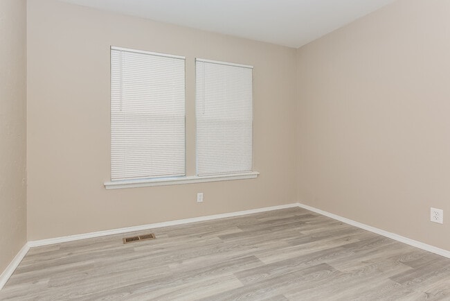 Building Photo - 304 Beard St SW