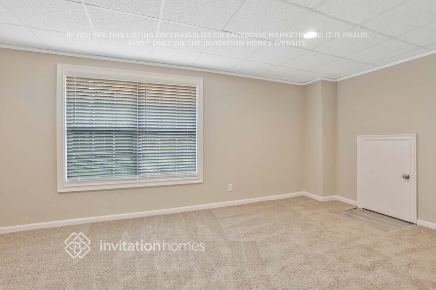 Building Photo - 2033 Carriage Way