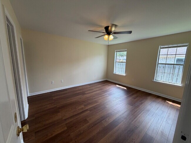 Building Photo - 920 Malibu Dr