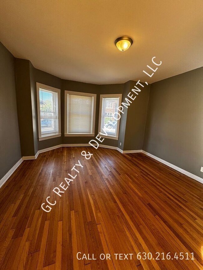 Building Photo - 11347 S King Dr