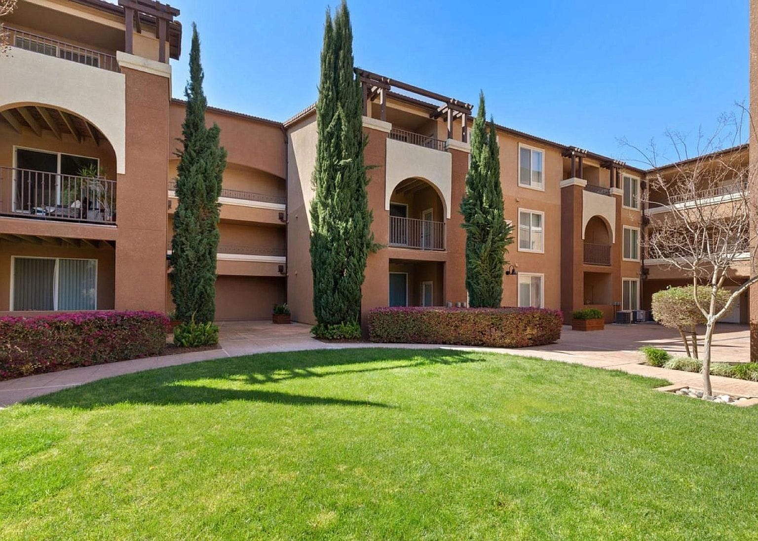 Courtyard - 801 S Winchester Blvd