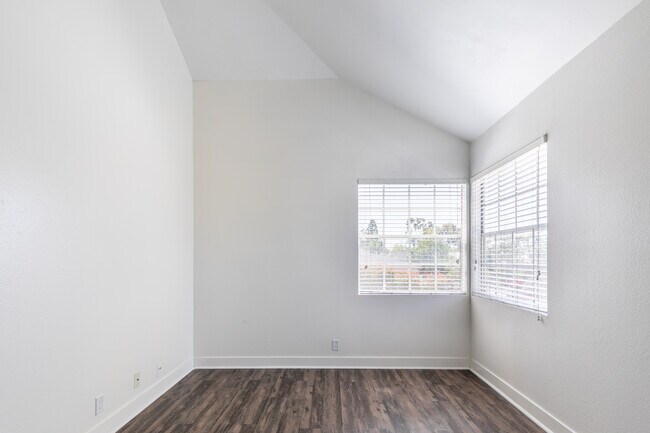 Building Photo - 9960 Erma Rd
