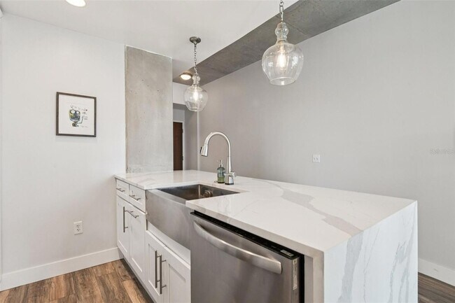 Building Photo - 777 N Ashley Dr