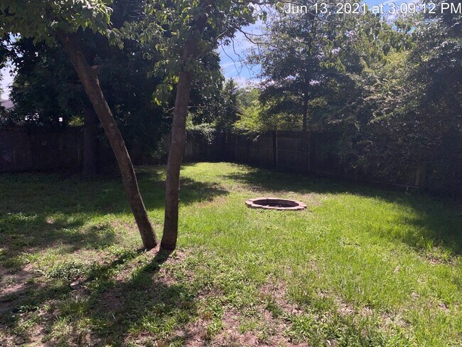 Building Photo - 5061 Linton Hall Rd