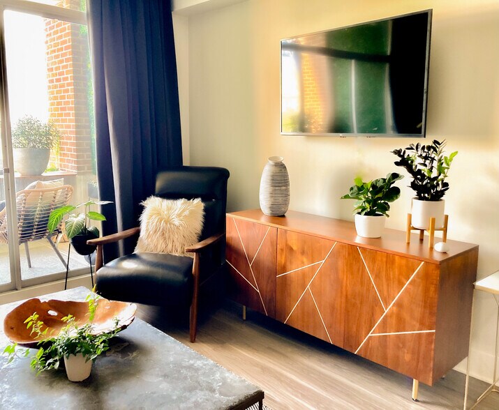 Building Photo - 14 Lockwood Dr