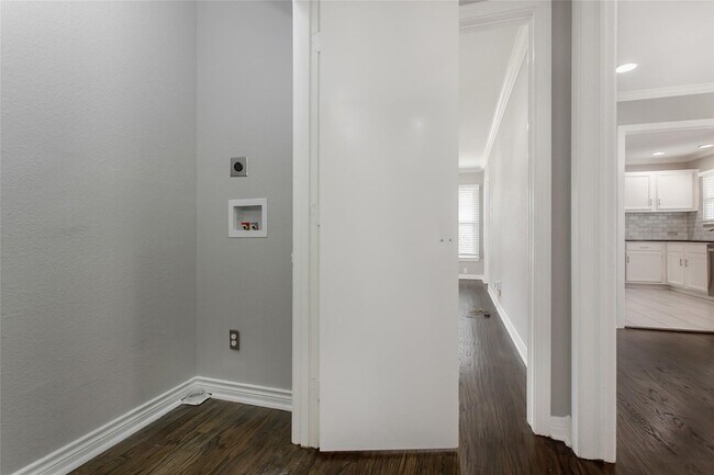 Building Photo - 570 Bondstone Dr