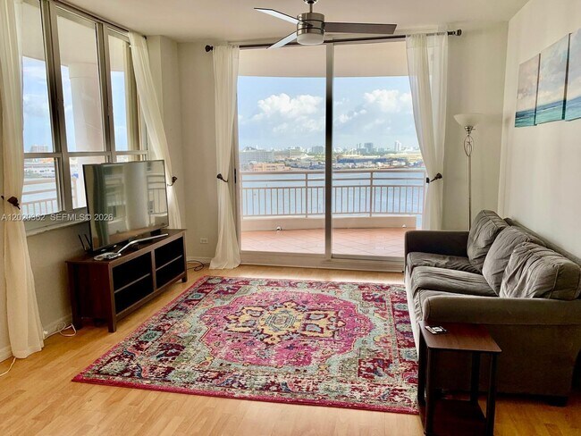 Building Photo - 888 Brickell Key Dr