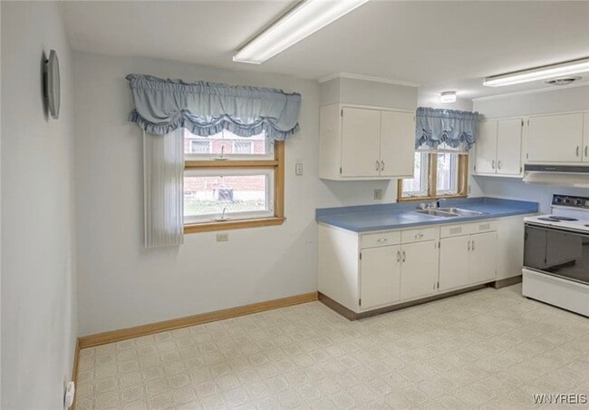 Building Photo - 1088 98th St