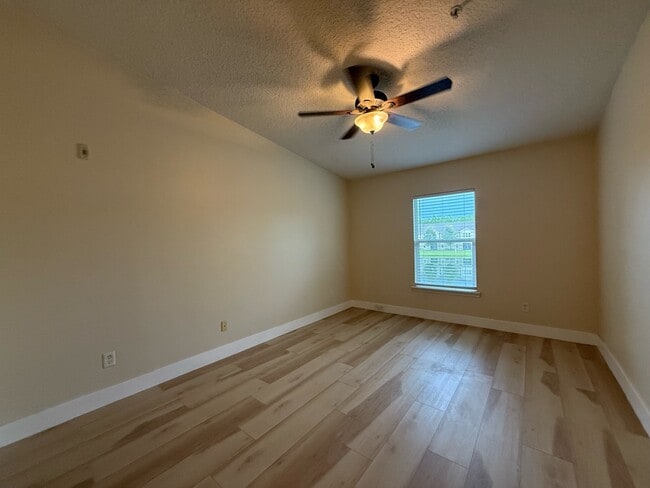 Building Photo - 2564 Golden Lake Loop