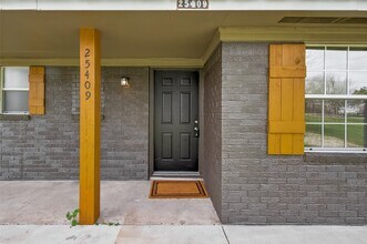 Building Photo - 25409 Pebble Dr