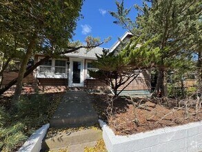 Building Photo - 850 Evergreen Walk
