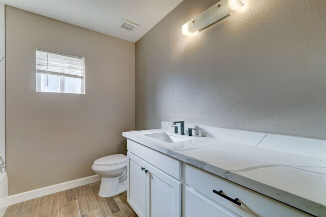 Building Photo - COMING SOON - REMODELED IN TEMPE!!!