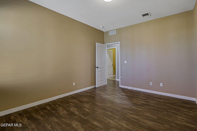 Building Photo - 2436 Eastern Sky St