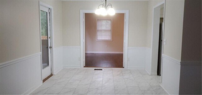 Building Photo - 4473 Marjorie Rd SW