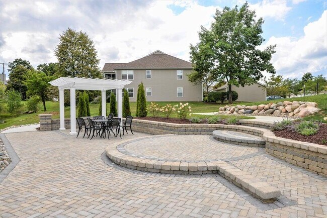 Building Photo - 1550 Oakfield Dr
