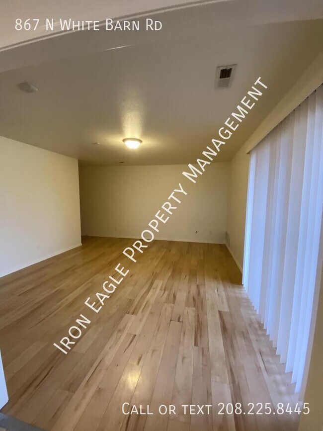 Building Photo - 867 N White Barn Rd