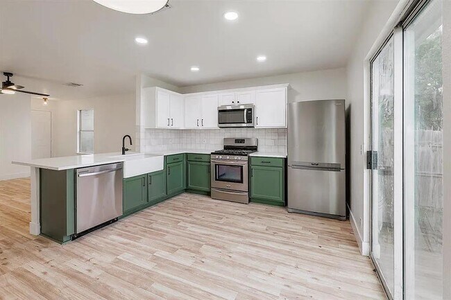 Building Photo - 16816 Jaron Dr