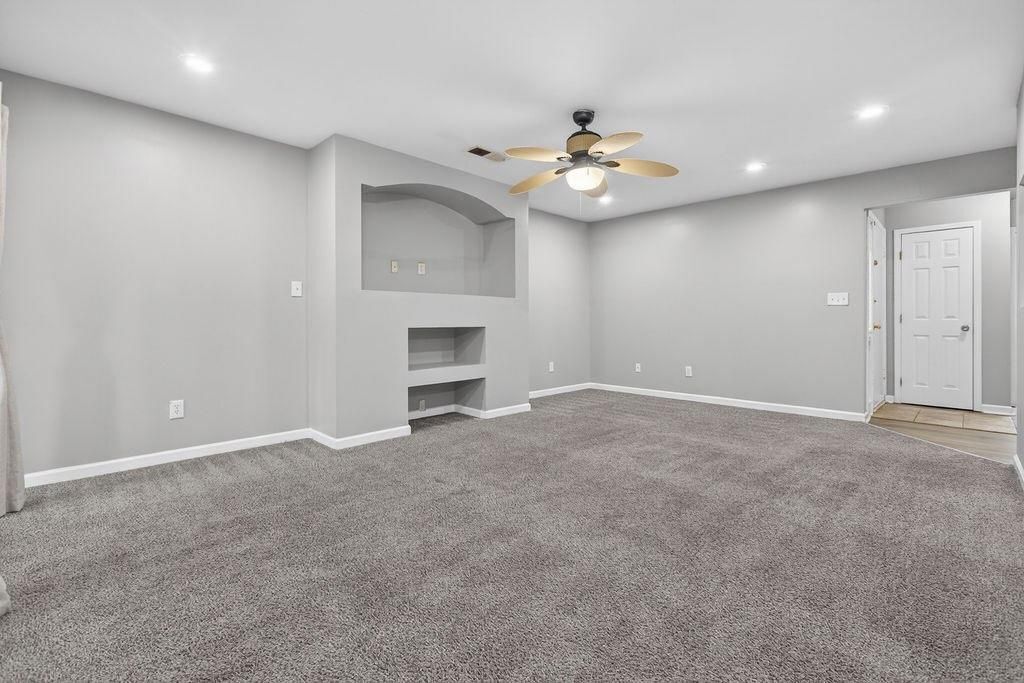 Building Photo - 3575 Oakvale Rd
