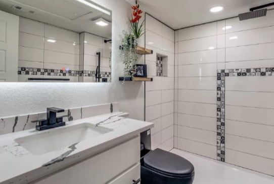 Building Photo - 2627 Douglas Ave