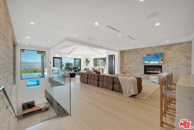 Building Photo - 3116 Elvido Dr