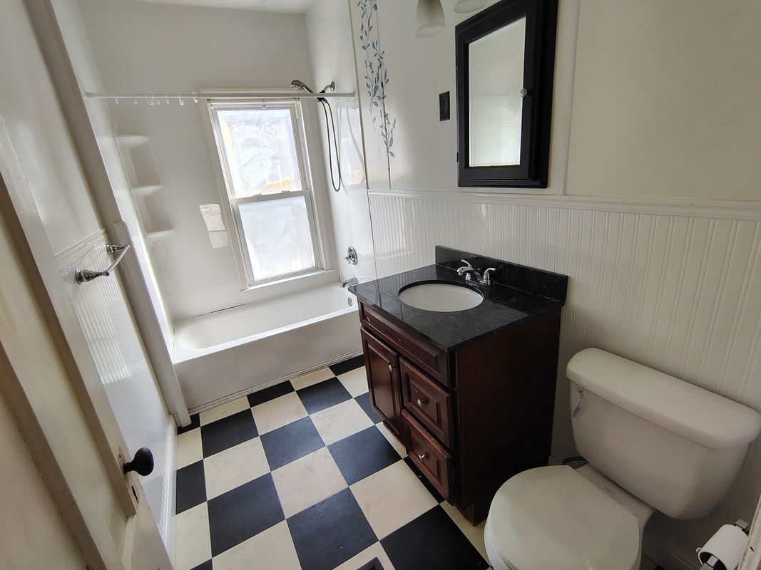 Building Photo - 2331 Midland Ave